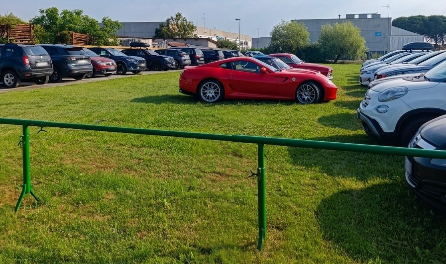 Parcheggio Green Park Caorle con molte auto